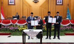 Perubahan KUA-PPAS 2025 Disahkan, DPRD Surabaya Fokus Kawal Pembangunan Infrastruktur hingga Tingkat Perkampungan