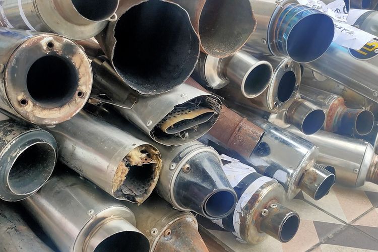 Ilustrasi knalpot bising.