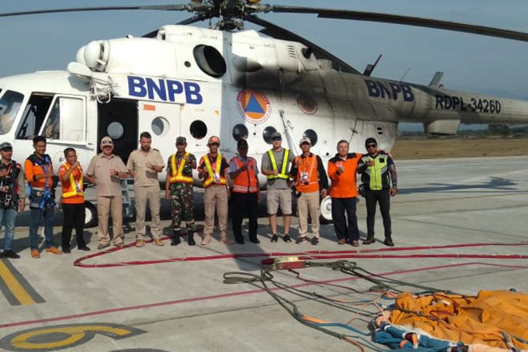 Helikopter BNPB untuk Pemadaman Kebakaran Pegunungan Ijen.
