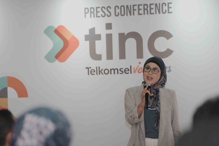 CEO Telkomsel Ventures, Mia Melinda (tiga dari kiri) dalam Press Conference TINC Batch 9 Demo Day menyampaikan bahwa melalui program akselerator TINC, Telkomsel Ventures terus berperan aktif mendorong kolaborasi antara Telkomsel dan startup.