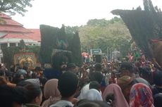 Turis Asal Republik Ceko Ikut Goyang Lihat Jaranan di Kota Malang