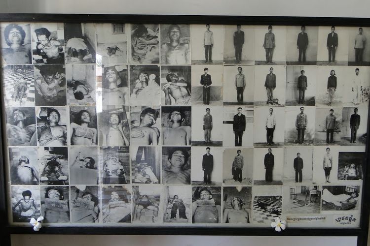 Foto para korban Genosida Kamboja di Tuol Sleng Genocide Museum.