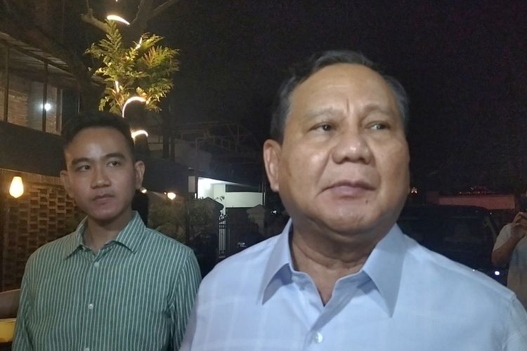 Menteri Pertahanan (Menhan) Prabowo Subianto dan Wali Kota Solo Gibran Rakabuming Raka