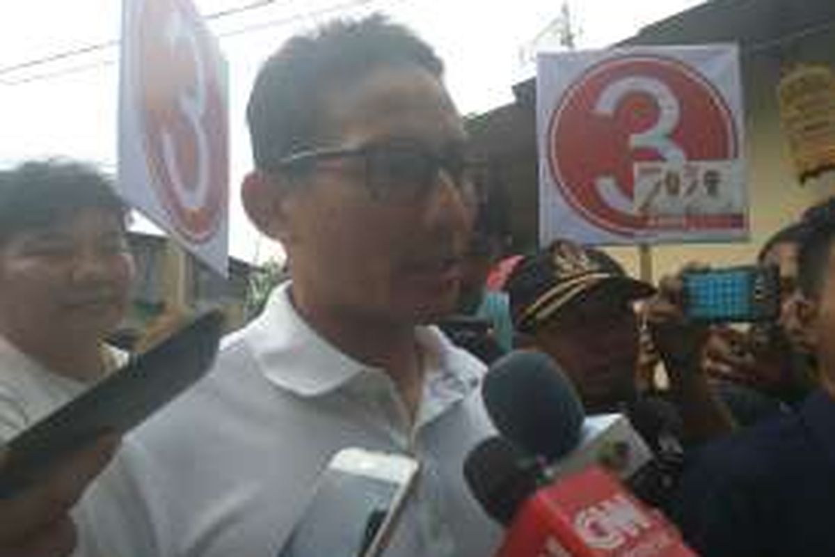 Calon wakil gubernur DKI Jakarta Sandiaga Uno berkampanye di RT 02 RW 05 Halim, Makassar, Jakarta Timur, Kamis (8/12/2016).