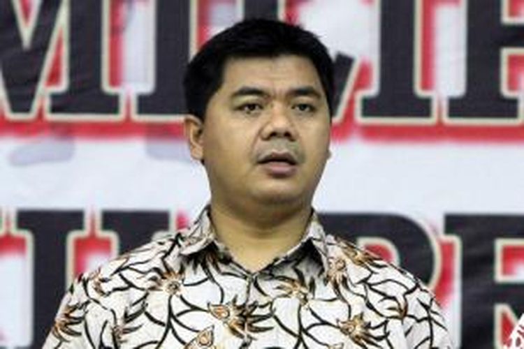 Anggota Komisi Pemilihan Umum (KPU) Juri Ardiantoro saat Rapat Pleno Terbuka Rekapitulasi Daftar Pemilih Tetap (DPT) Pemilu Presiden Dan Wakil Presiden Tahun 2014, di Gedung KPU, Jakarta Pusat, Jumat (13/6/2014). Dalam rapat tersebut ditampilkan jumlah total DPT pilres seluruh Indonesia sebanyak 190.290.936.