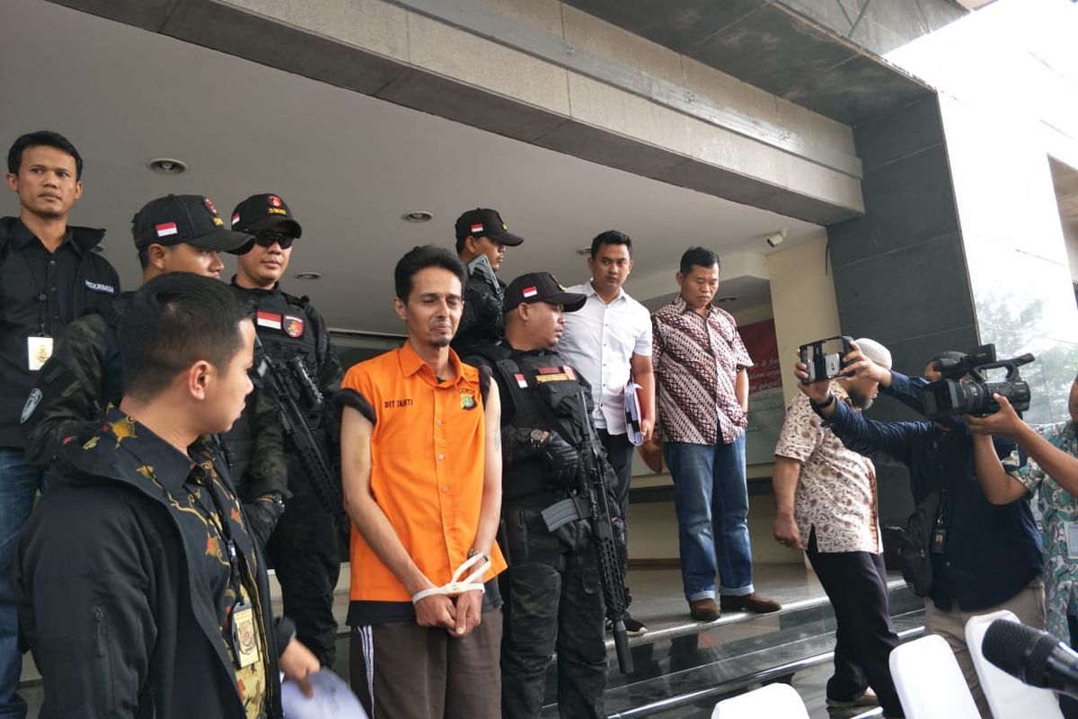 Tersangka pencabulan, Husein Alatas, di Polda Metro Jaya, Jakarta Selatan, Jumat (20/12/2019).