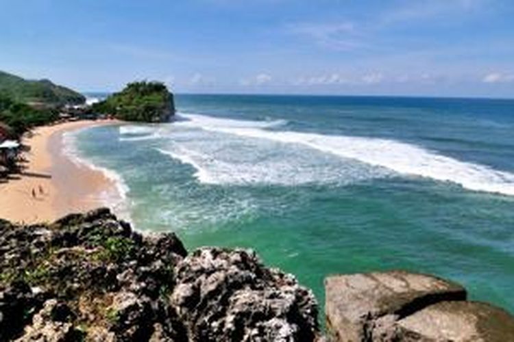 Pantai Pulang Sawal atau Pantai Indrayanti di Kabupaten Gunungkidul, DI Yogyakarta.