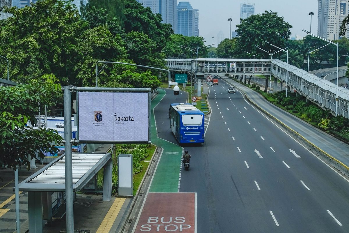 Ilustrasi halte di Jakarta.