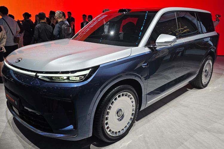 GAC E9 yang dipajang di Auto Shanghai 2025.