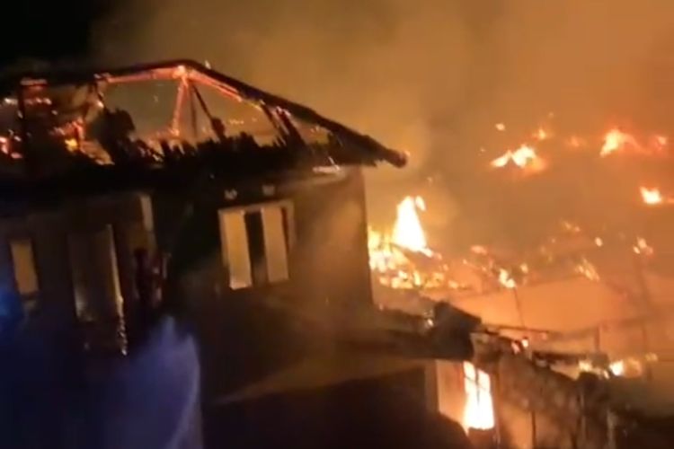 Kebakaran teejadi di kawasan Kapaha, Kelurahan Pandan Kasruri,.Kecatan Sirimau, Kota Ambon, Selasa malam (26/9/2023)
