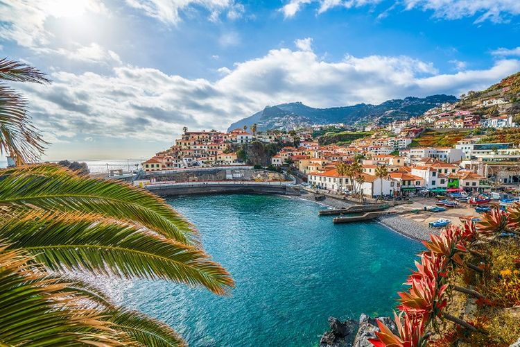 Ilustrasi Portugal - Pemandangan di Kepulauan Madeira (Shutterstock/Balate Dorin).