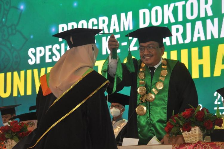 Prosesi wisuda yang dilaksanakan di ICE BSD ini dilaksanakan pada Selasa (29/03/2022) bertepatan dengan 25 Sya?ban 1443 Hijriyah.