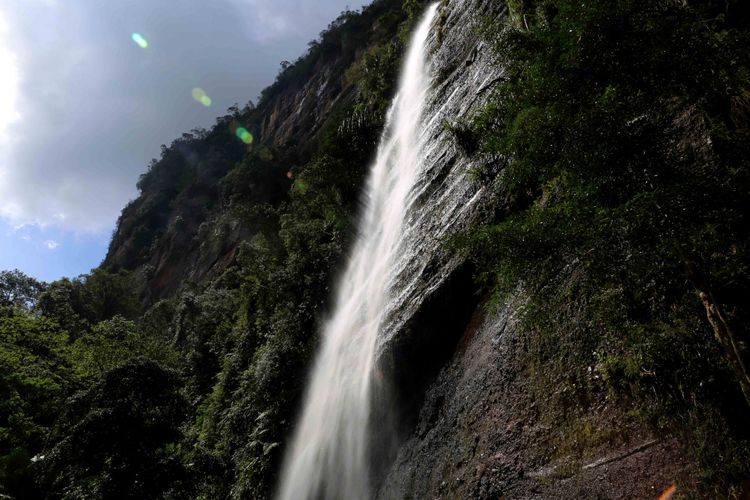 Air Terjun Sarasa Bunta di Lembah Harau, Sumatera Barat.