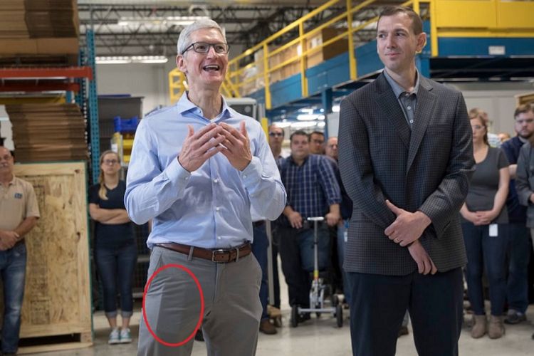 Tim Cook diduga kantongi iPhone 8 dalam kunjungan ke pabrik rekanan Apple. 