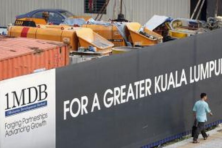 Salah satu iklan perusahaan investasi Malaysia, 1MDB di salah satu sudut ibu kota Kuala Lumpur.