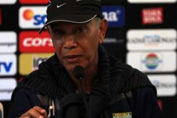 Pelatih Persela Lamongan, Sutan Harhara.