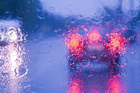 Perlambat Laju Kendaraan saat Hujan Deras