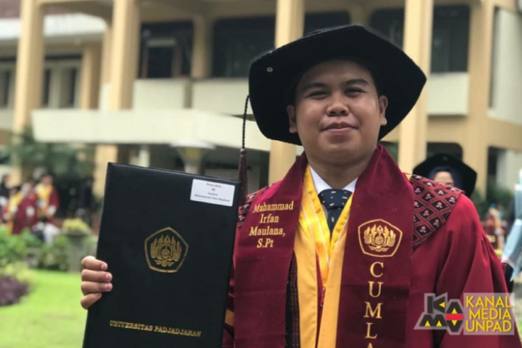 Mahasiswa Fakultas Peternakan Muhammad Irfan Maulana berhasil menyelesaikan studi sarjana dalam kurun waktu 3,5 tahun dengan IPK 3,98.
