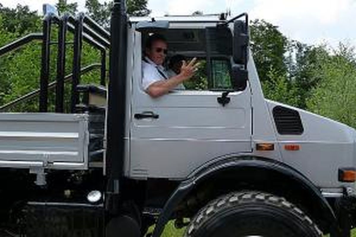 Arnold  Schwarzenegger kendarai Unimog U1300 SE 6.4