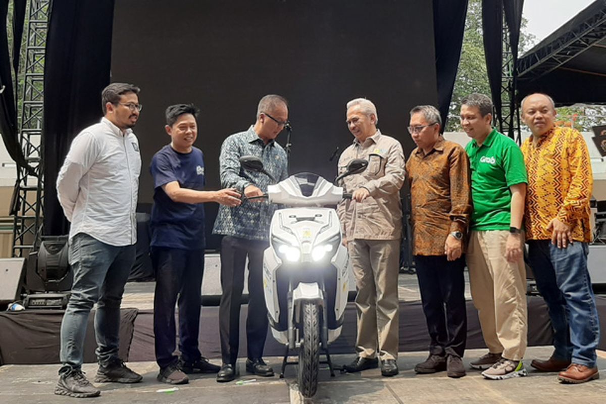 Menperin Agus Gumiwang Kartasasmita resmikan IIMS Motobike Expo 2019