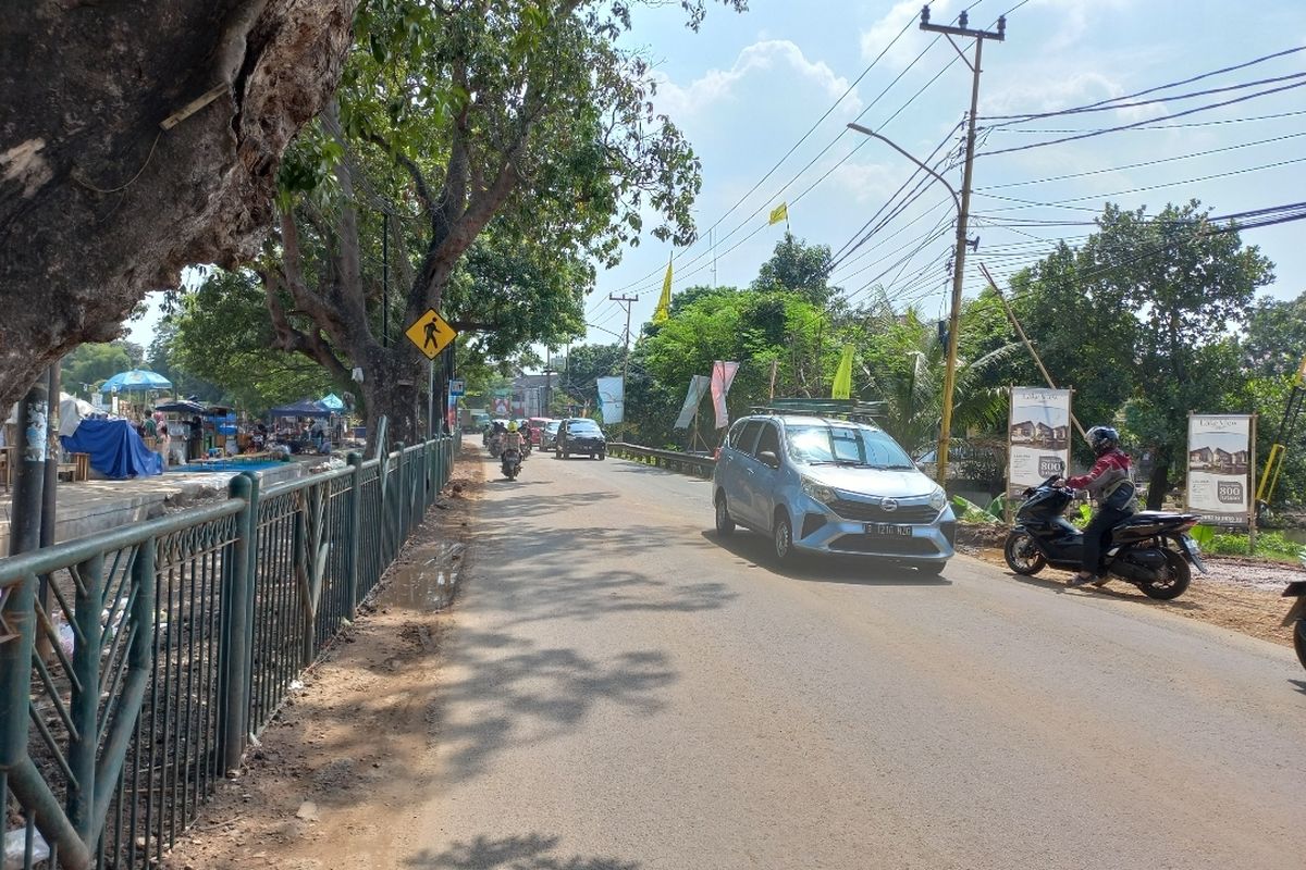 Penampakan debu yang berterbangan di Jalan KH Hasyim Ashari, Cipondoh, Tangerang pada Rabu (28/6/2023).