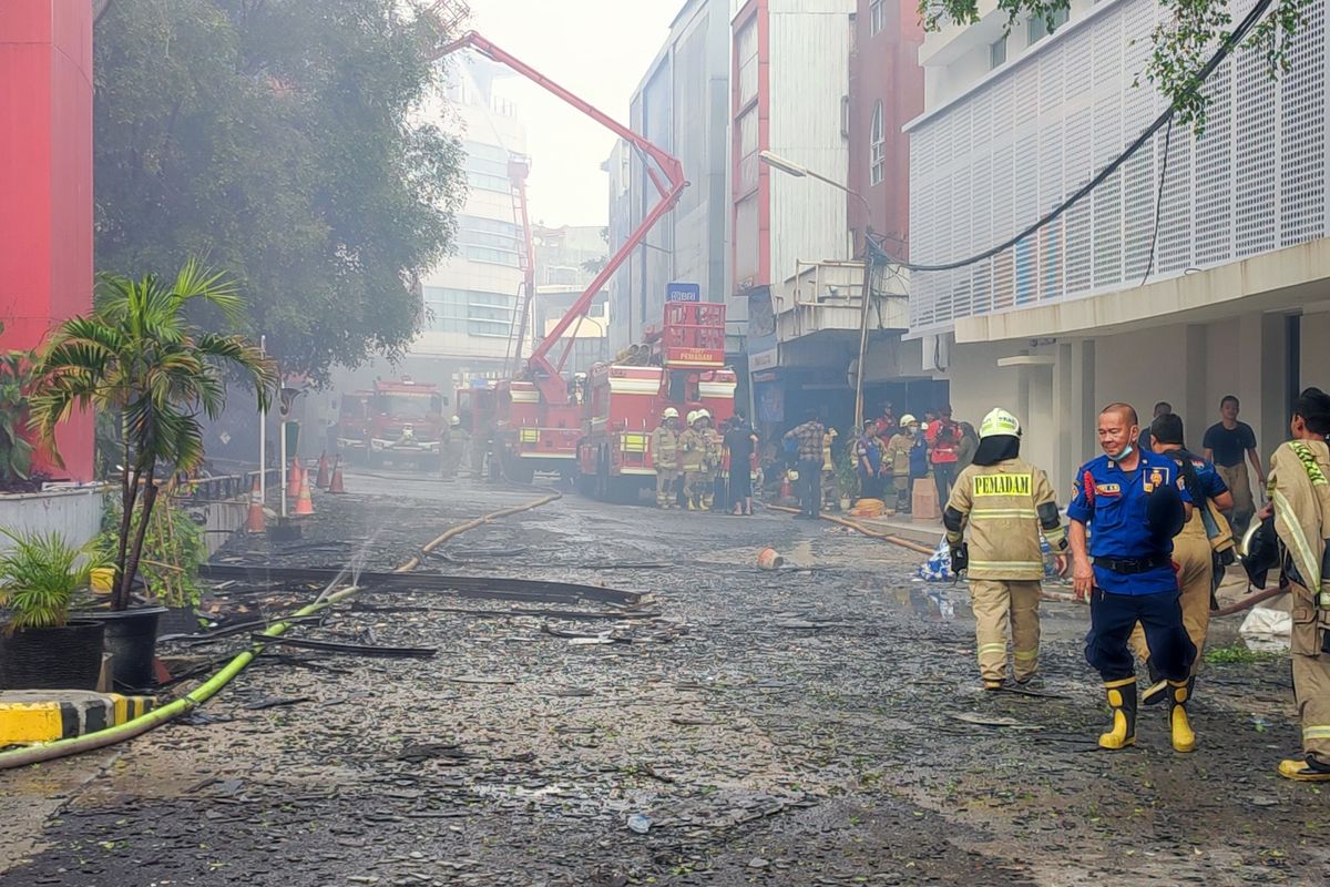 Bangunan Glodok Plaza Tak Stabil, Evakuasi Jenazah Sempat Terhambat