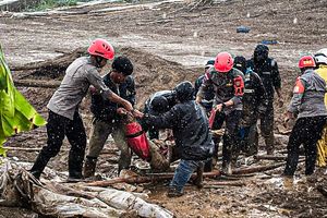 Longsor Timbun Puluhan Warga di Bandung Barat, Jeje Tetapkan Status Darurat Bencana