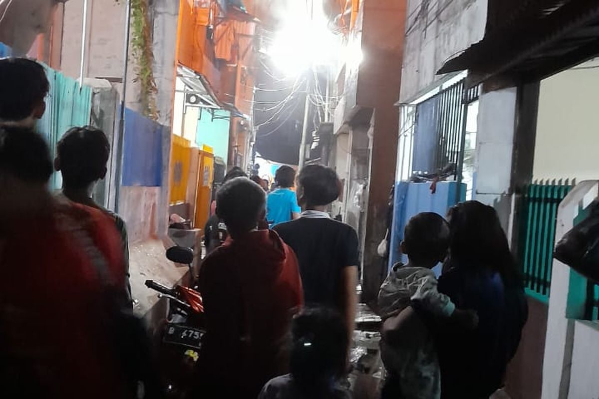 Kebakaran di Jalan Duri Selatan Gang Cahaya No. 17 RT. 04 RW. 01, Duri Selatan, Tambora, Jakarta Barat, Jumat (16/4/2021).