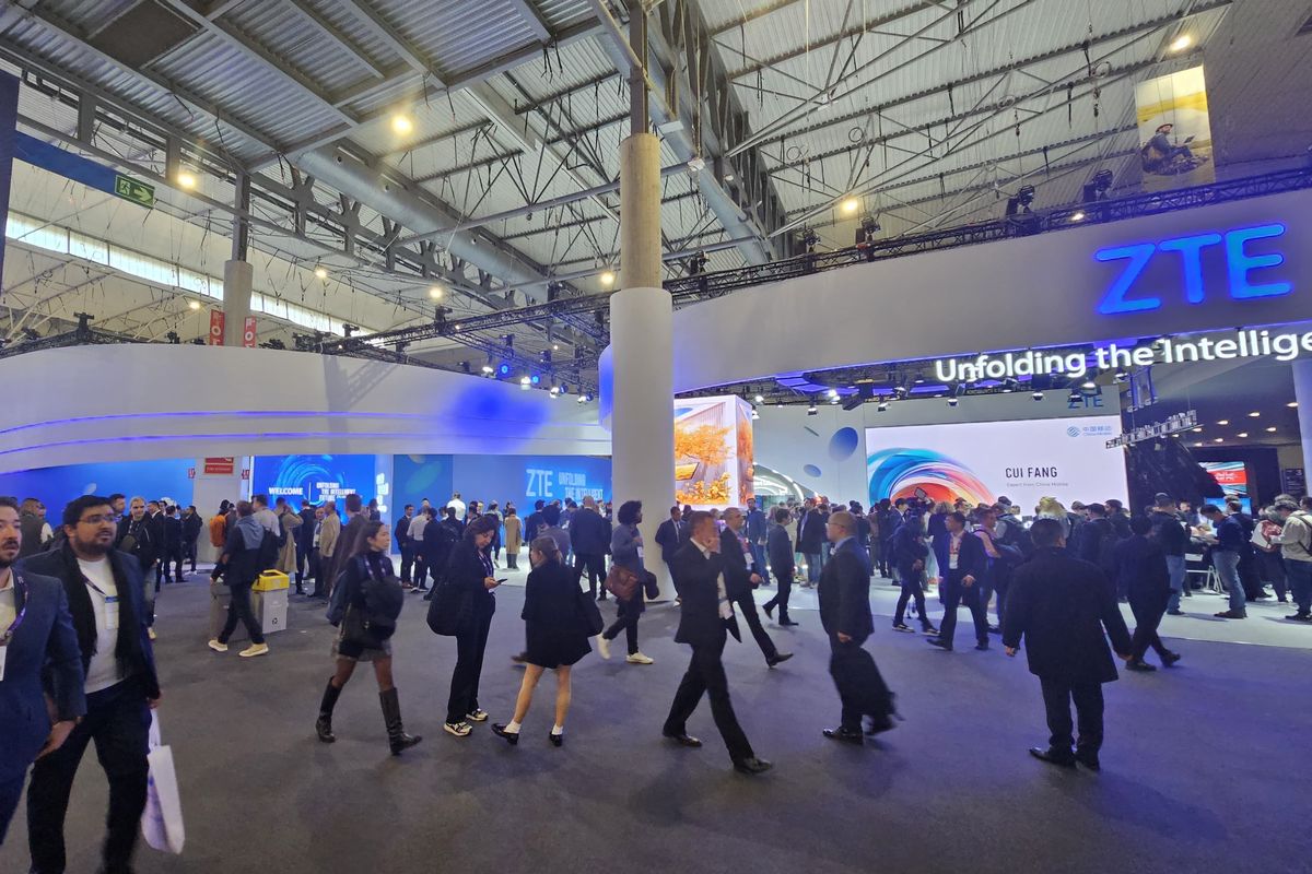 Perusahaan teknologi jaringan asal China, ZTE Corporation (ZTE) turut berpartisipasi dalam ajang pameran teknologi Mobile World Congress (MWC) 2024 yang digelar di Fira Gran Via, Barcelona, Spanyol pada 26-29 Februari 2024. Booth ZTE yang luas ini dibagi menjadi empat zona atau area yaitu Ultra-Efficient Infrastructure, Intelligence for Greater Value, Boundless Future, dan Smart Life. 