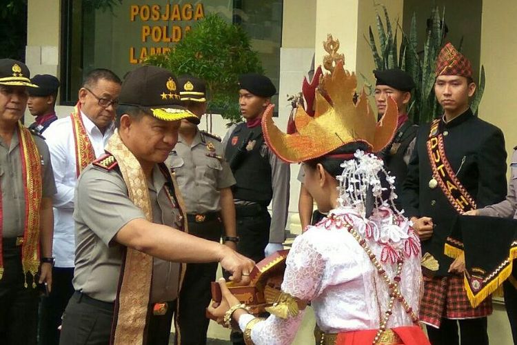 Kedatangan Kapolri Tito Karnavian ke Lampung disambut tarian adat Lampung