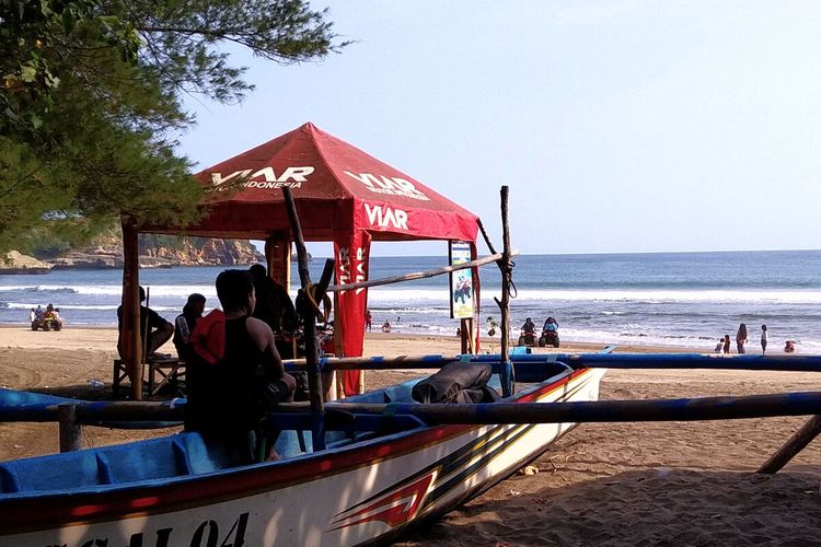 Pantai Serang Blitar, Keindahan Alam Pantai Selatan