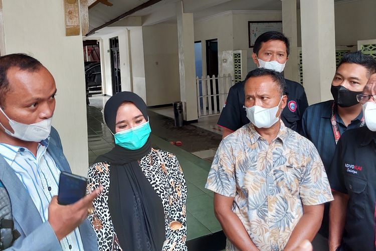 Ayah dan anak yang berkonflik di Kota Salatiga usai menjalani mediasi di Pengadilan Negeri Salatiga.
