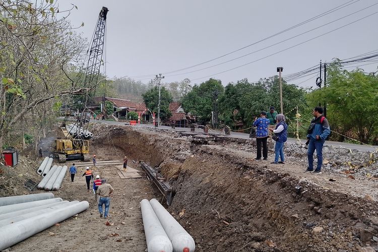 Bupati Kendal Pastikan Jalan Ambles Kaliwungu-Boja Mulus Saat Natal dan Tahun Baru