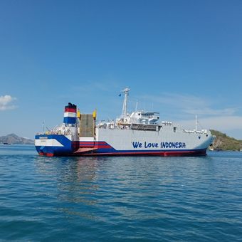 Kapal ferry yang dioperasikan oleh PT Jembatan Nusantara (JN), salah satu anak usaha PT ASDP Indonesia Ferry (Persero). 