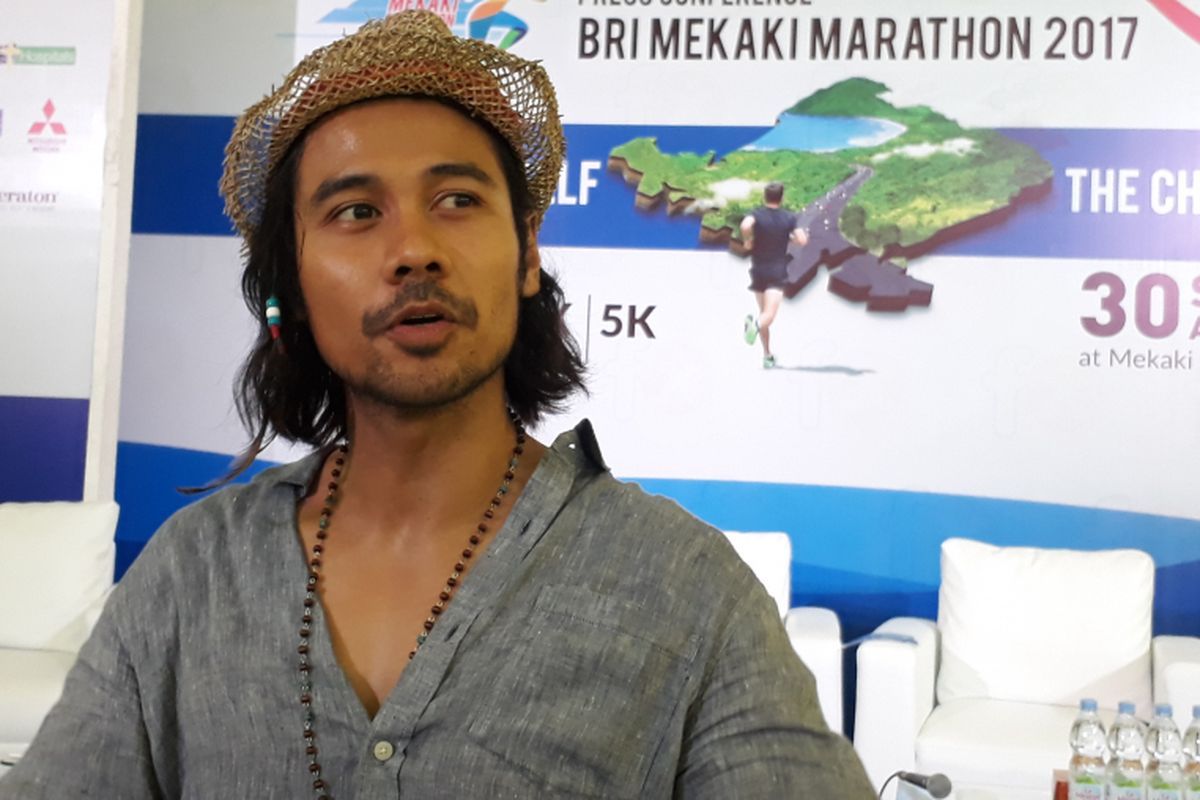 Chicco Jerikho saat dijumpai seusai jumpa pers BRI Mekaki Marathon 2017 di FX Sudirman, Jakarta Pusat, Jumat (21/4/2017).