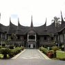 Keajaiban Arsitektur Rumah Gadang Minang yang Beratap Ijuk Pohon Aren