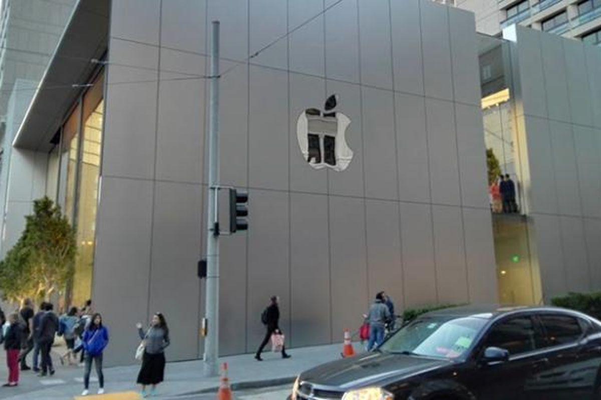 Sisi luar toko baru Apple di kota San Francisco, AS. Lokasinya berseberangan dengan taman Union Square