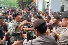 Tolak Revisi UU Pilkada, Mahasiswa di Medan Bentrok dengan Polisi Saat Hendak Bakar Ban