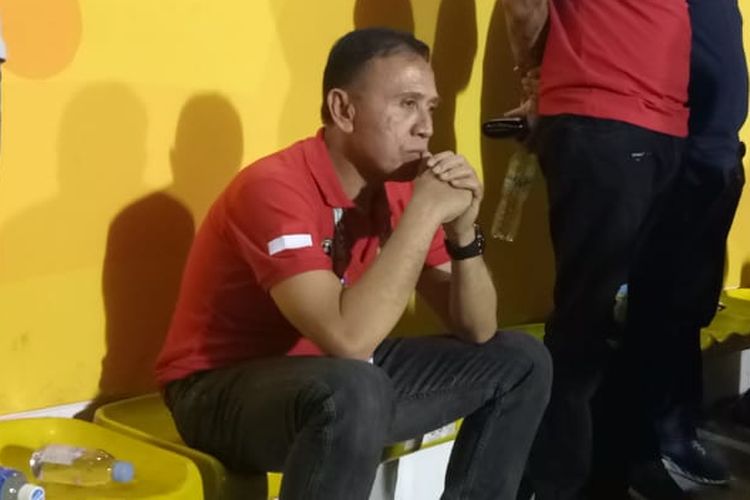  Ketua Umum PSSI, Mochamad Iriawan, terlihat terpukul seusai timnas Indonesia kalah dari Vietnam dengan skor 1-2, Minggu (1/12/2019). 