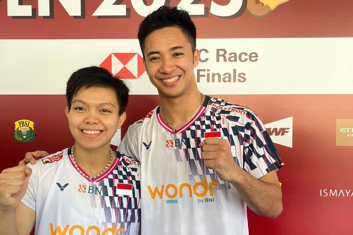 Ganda campuran Indonesia Dejan Ferdinansyah/Siti Fadia Silva Ramadhanti gagal mengikuti langkah Adnan Maulana/Indah Cahya Sari Jamil yang bertanding dalam waktu yang sama, ke babak kedua Indonesia Open 2025.