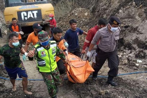 Setelah 39 Jam, Tim SAR Evakuasi Jenazah Tukang Gali Sumur yang Tertimbun Longsor