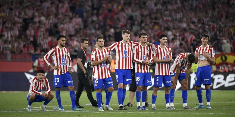 Reaksi para pemain Atletico Madrid dalam adu penalti pertandingan sepak bola final Copa del Rey (Piala Raja) antara Club Atletico Madrid vs Real Sociedad di stadion La Cartuja di Seville pada 18 April 2026. (Foto oleh CRISTINA QUICLER / AFP)
