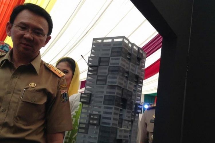 Wakil Gubernur DKI Jakarta Basuki Tjahja Purnama meresmikan peletakan batu pertama JB Tower, Rabu (29/5/2013). Dalam acara groundbreaking tersebut, Basuki juga menyampaikan komitmen Pemprov DKI dalam menangani masalah pembangunannya liar serta penyediaan hunian layak bagi penduduk DKI Jakarta.