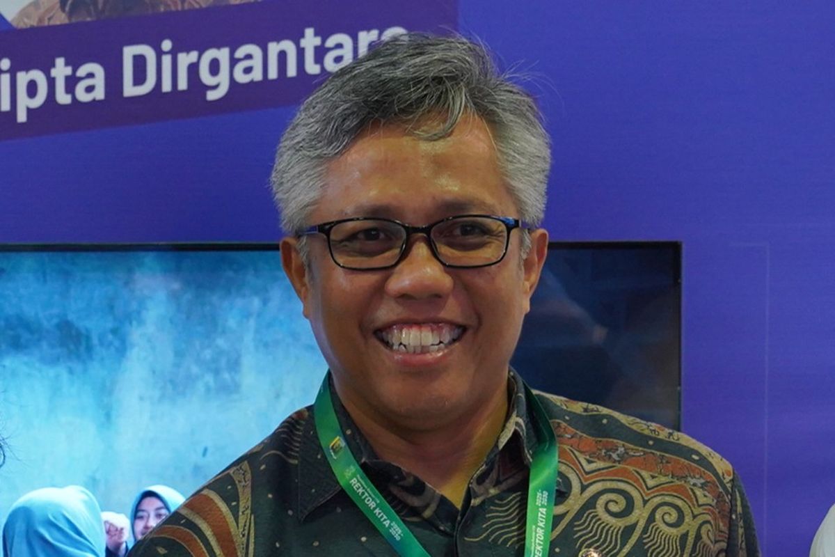 Prof Dr Ir Tatacipta Dirgantara MT resmi menjadi Rektor ITB Periode 2025-2030. Penetapan tersebut disampaikan Majelis Wali Amanat (MWA) Institut Teknologi Bandung (ITB), Kamis (28/11/2024). 