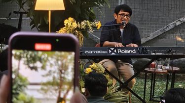 Menikmati Minggu Sore yang Teduh Bersama Mondo Gascaro
