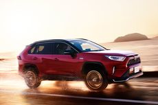 Toyota RAV4 PHV Meluncur di Jepang