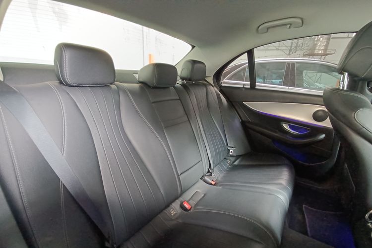 Mercedes Benz E Class bekas taksi Silver Bird dijual Rp 500 juta