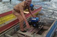 Perjuangan Guru di Perbatasan RI-Malaysia, Urunan Bensin Perahu Ketinting demi Mengajar