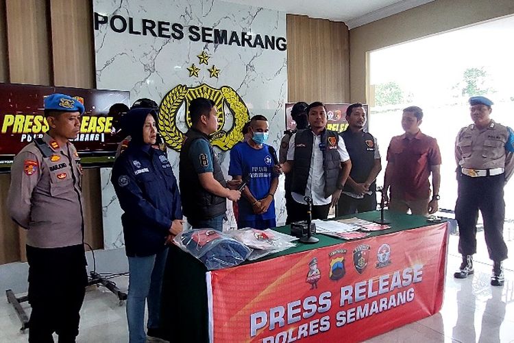 Pelaku pencabulan anak ditangkap Satreskrim Polres Semarang, Kamis (25/4/2024). Pelaku mengaku melakukannya karena cemburu pada istrinya.
