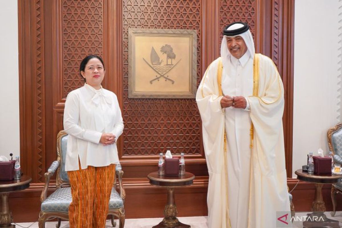 Indonesian House Speaker Puan Maharani (left) meets with Qatar Syuro Council Chairman Hassan bin Abdullah Al-Ghanim (right) at the Qatar Shura Council Building in Doha on Sunday, December 4, 2022. 